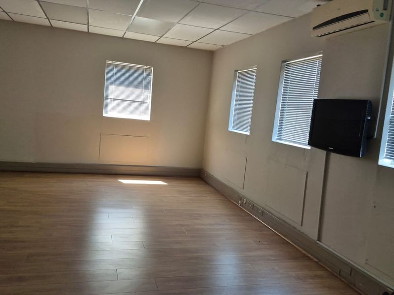 Warehouse in established business park, near motorway on/offramp, Midrand - Photo 10