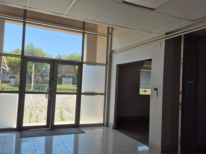 Warehouse in established business park, near motorway on/offramp, Midrand - Photo 8