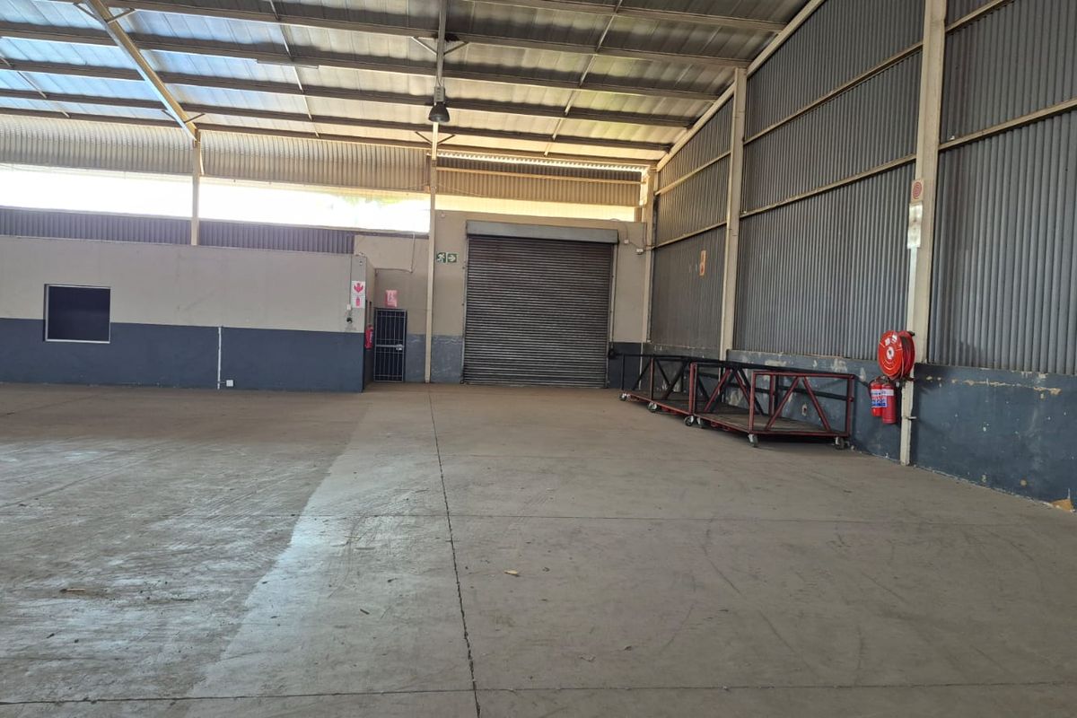 Warehouse in established business park, near motorway on/offramp, Midrand - Photo 3