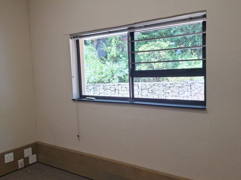 132sqm FITTED OFFICE SPACE IN RIVONIA - Photo 7