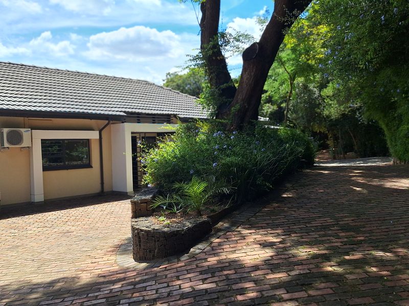 132sqm FITTED OFFICE SPACE IN RIVONIA - Photo 2