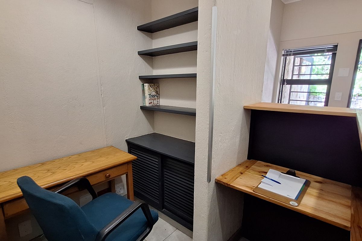 132sqm FITTED OFFICE SPACE IN RIVONIA - Photo 4