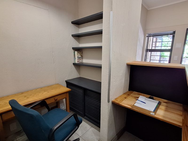 132sqm FITTED OFFICE SPACE IN RIVONIA - Photo 4