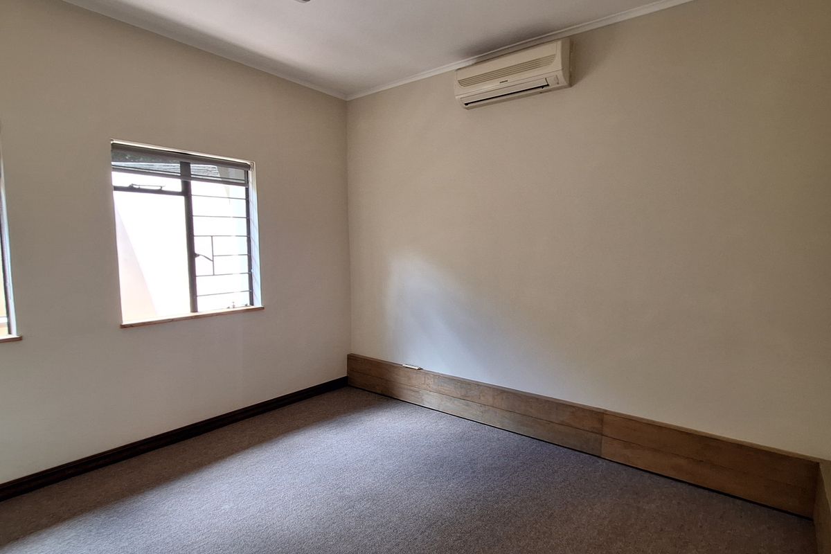 132sqm FITTED OFFICE SPACE IN RIVONIA - Photo 5