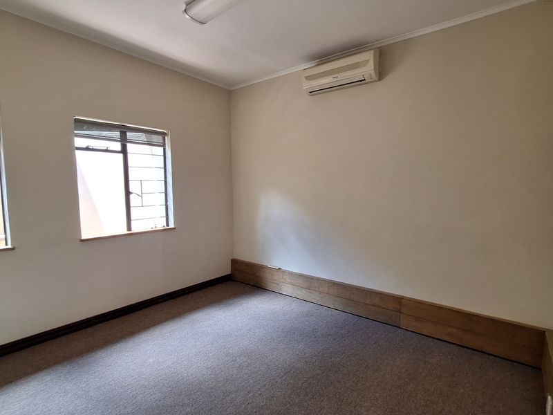 132sqm FITTED OFFICE SPACE IN RIVONIA - Photo 5