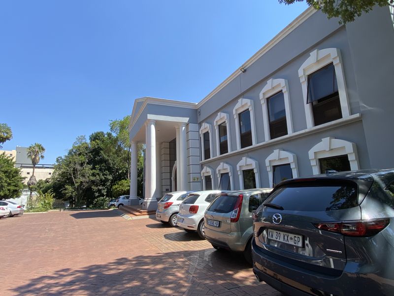 AAA Graded air-conditioned offices to let in Hyde Park - Photo 3