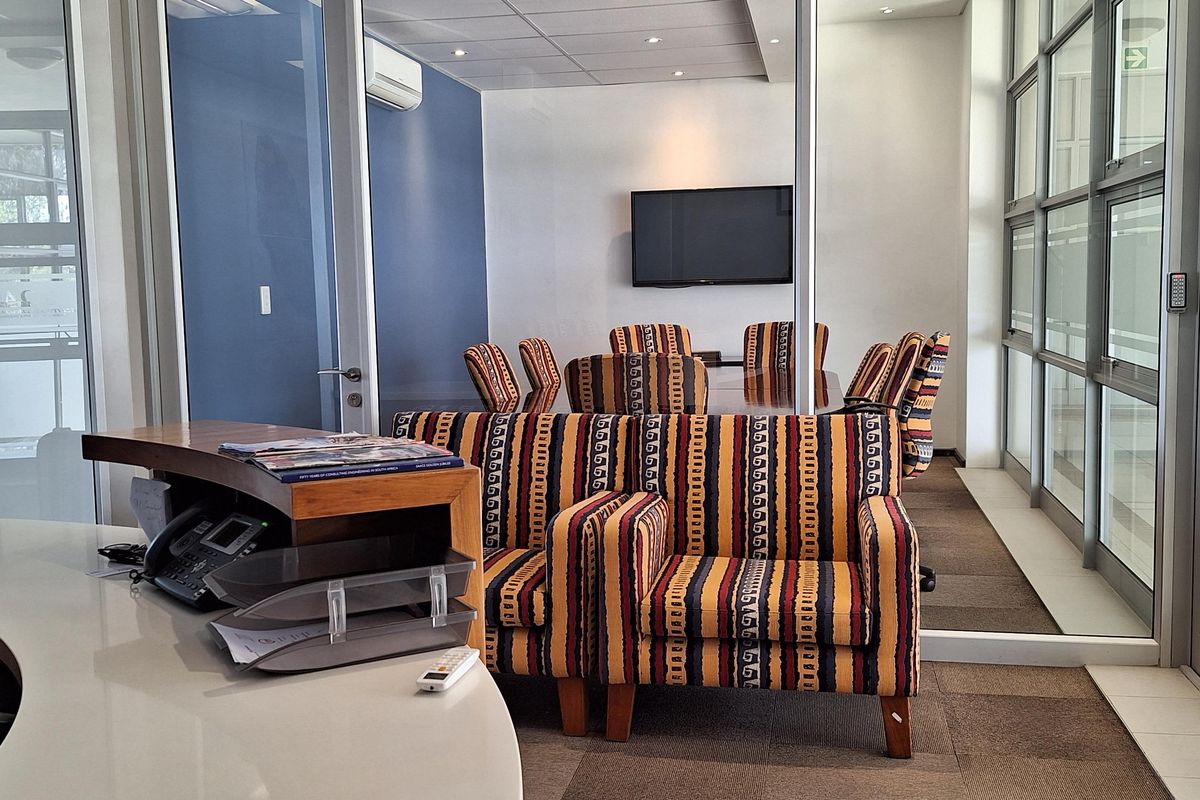 147sqm PREMIUM OFFICE FOR SALE IN BROADACRES - Photo 2