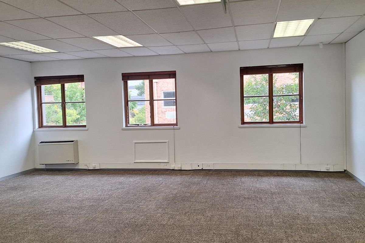 FULLY FITTED 1,064sqm FREESTANDING OFFICE TO LET – WIERDA VALLEY - Photo 5