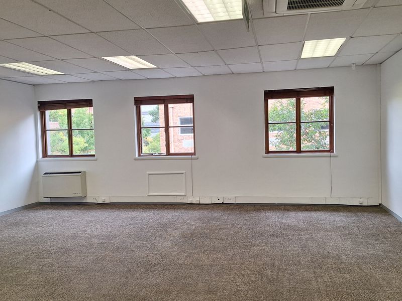 FULLY FITTED 1,064sqm FREESTANDING OFFICE TO LET – WIERDA VALLEY - Photo 5