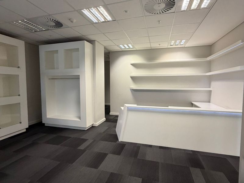 High-End Corporate Offices in the Heart of Sandton’s Business District - Photo 9