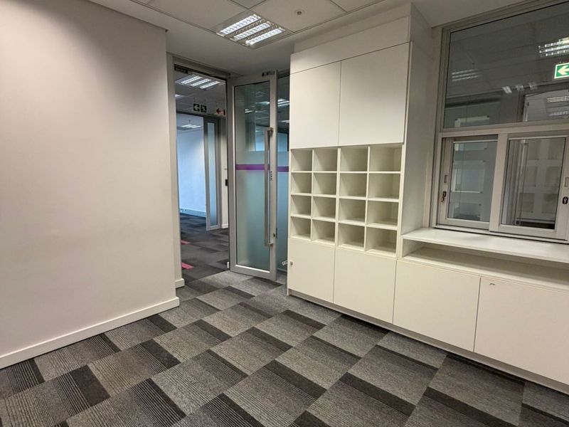 High-End Corporate Offices in the Heart of Sandton’s Business District - Photo 4