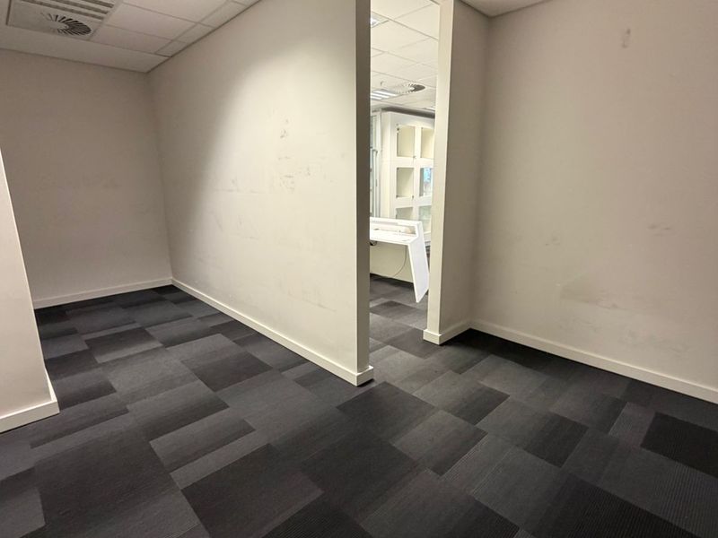 High-End Corporate Offices in the Heart of Sandton’s Business District - Photo 8