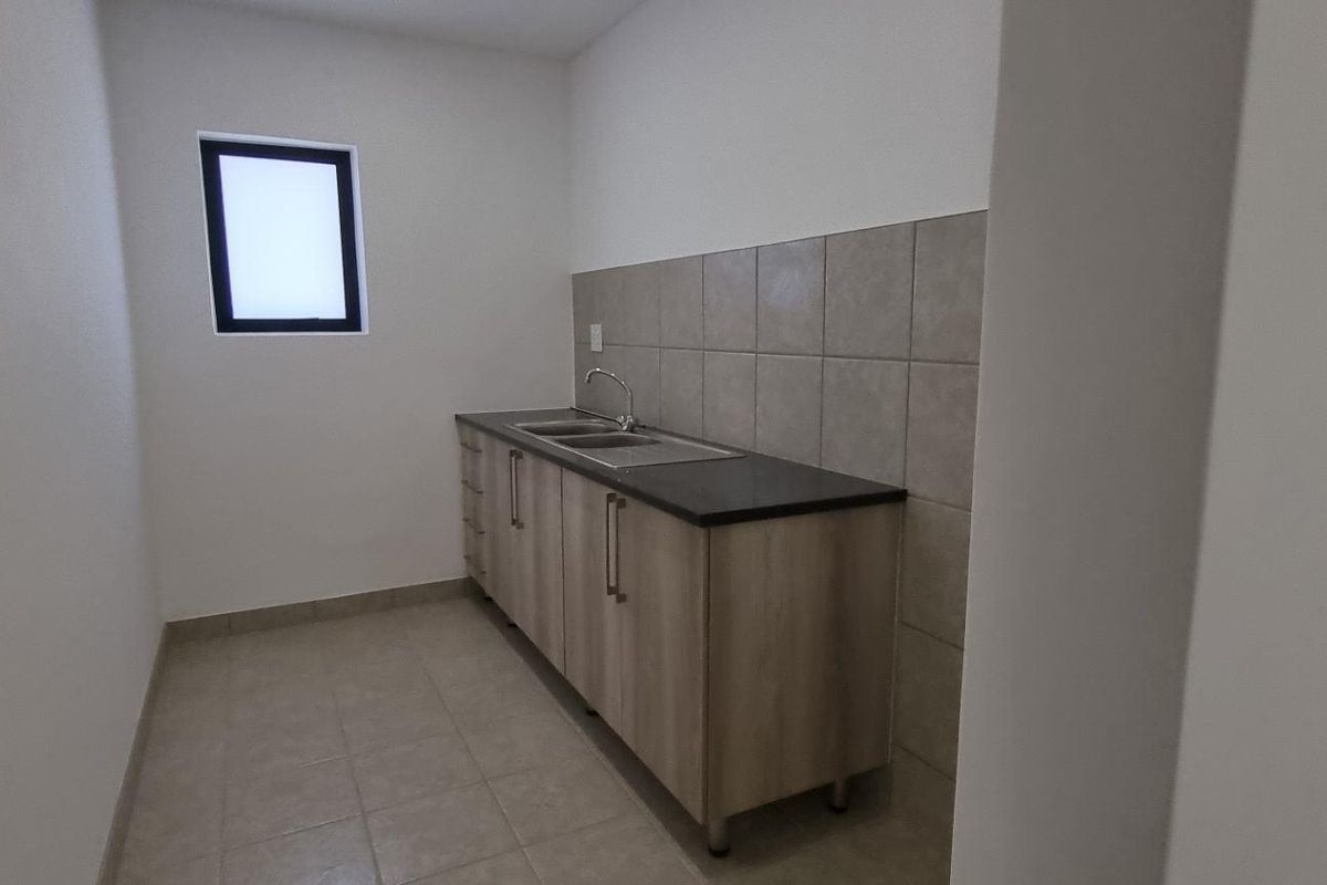 New warehouse to rent in Twenty One Industrial Estate, Clayville - Photo 4