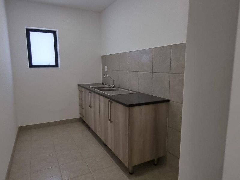 New warehouse to rent in Twenty One Industrial Estate, Clayville - Photo 4