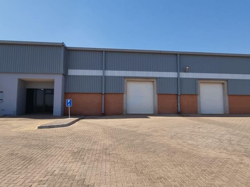 New warehouse to rent in Twenty One Industrial Estate, Clayville - Photo 2