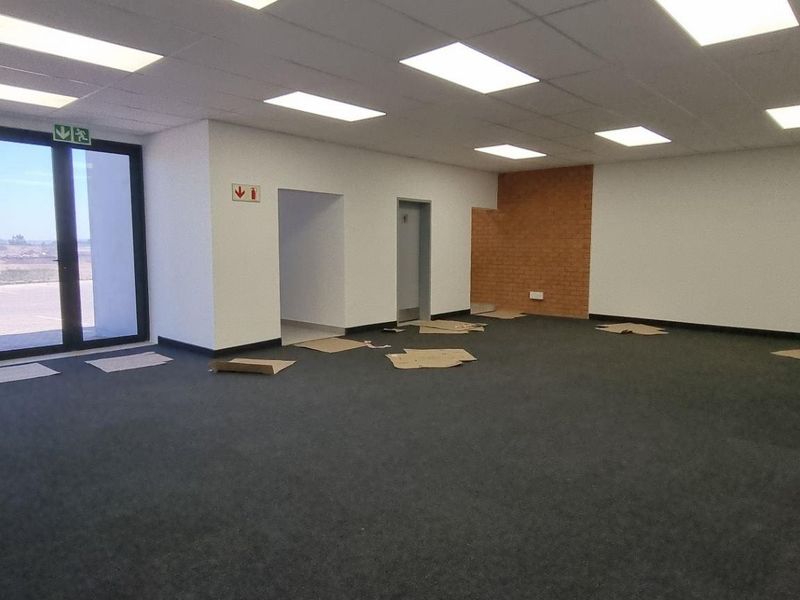 New warehouse to rent in Twenty One Industrial Estate, Clayville - Photo 3