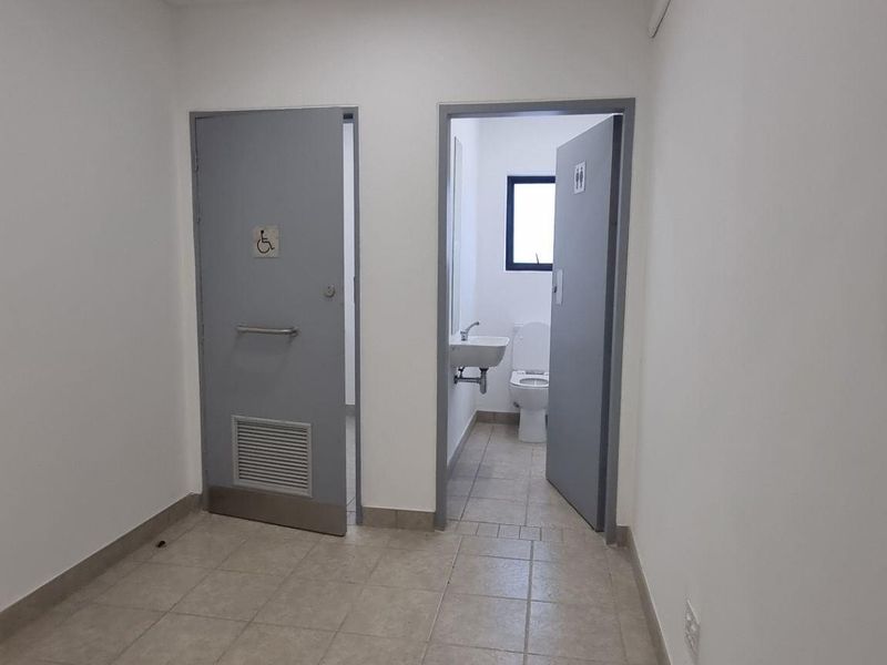 New warehouse to rent in Twenty One Industrial Estate, Clayville - Photo 5