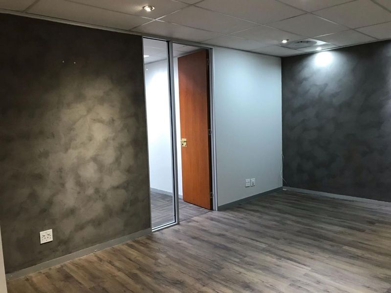 Office suite to rent in Midrand - Photo 3