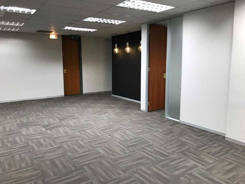 Office suite to rent in Midrand - Photo 9