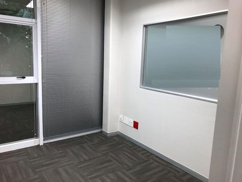 Office suite to rent in Midrand - Photo 8