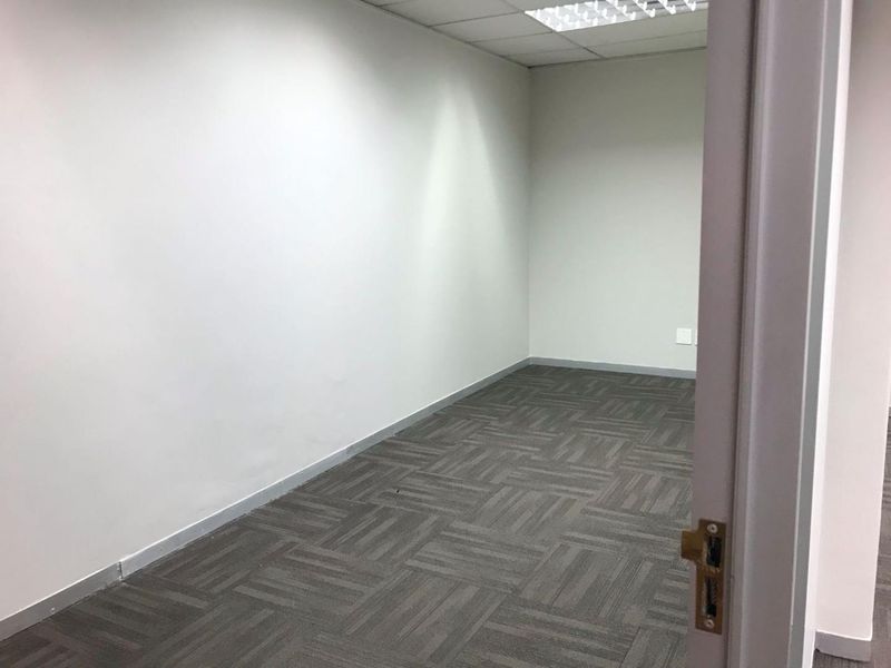 Office suite to rent in Midrand - Photo 7