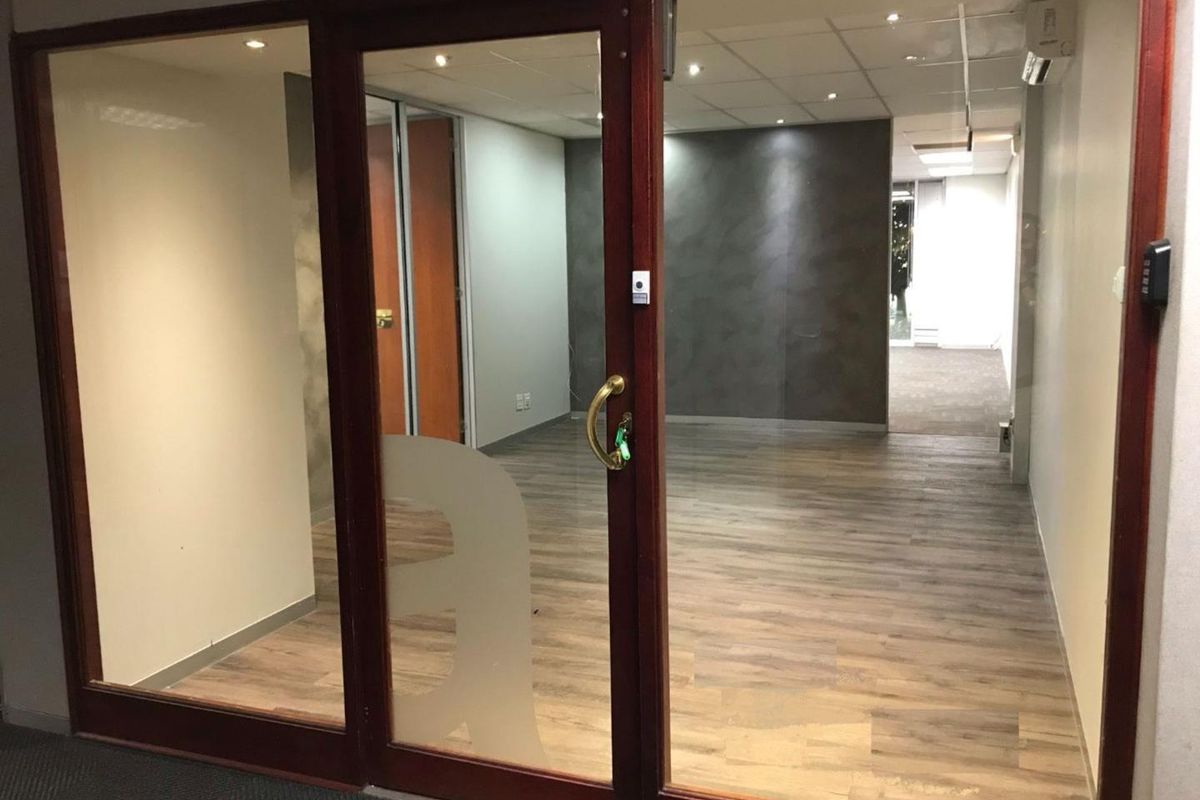 Office suite to rent in Midrand - Photo 2