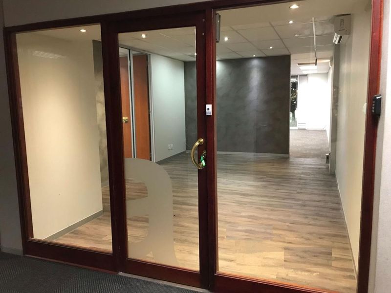 Office suite to rent in Midrand - Photo 2