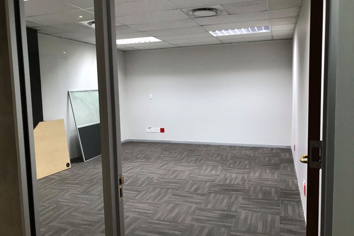 Office suite to rent in Midrand - Photo 4
