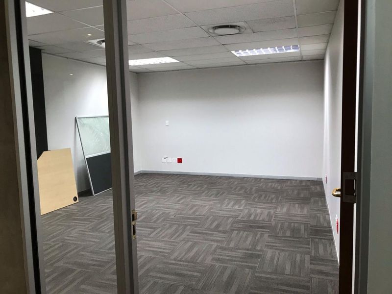 Office suite to rent in Midrand - Photo 4