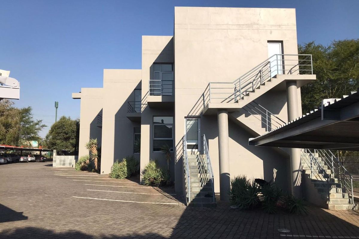Commercial Premises For Sale in Fourways - Photo 4