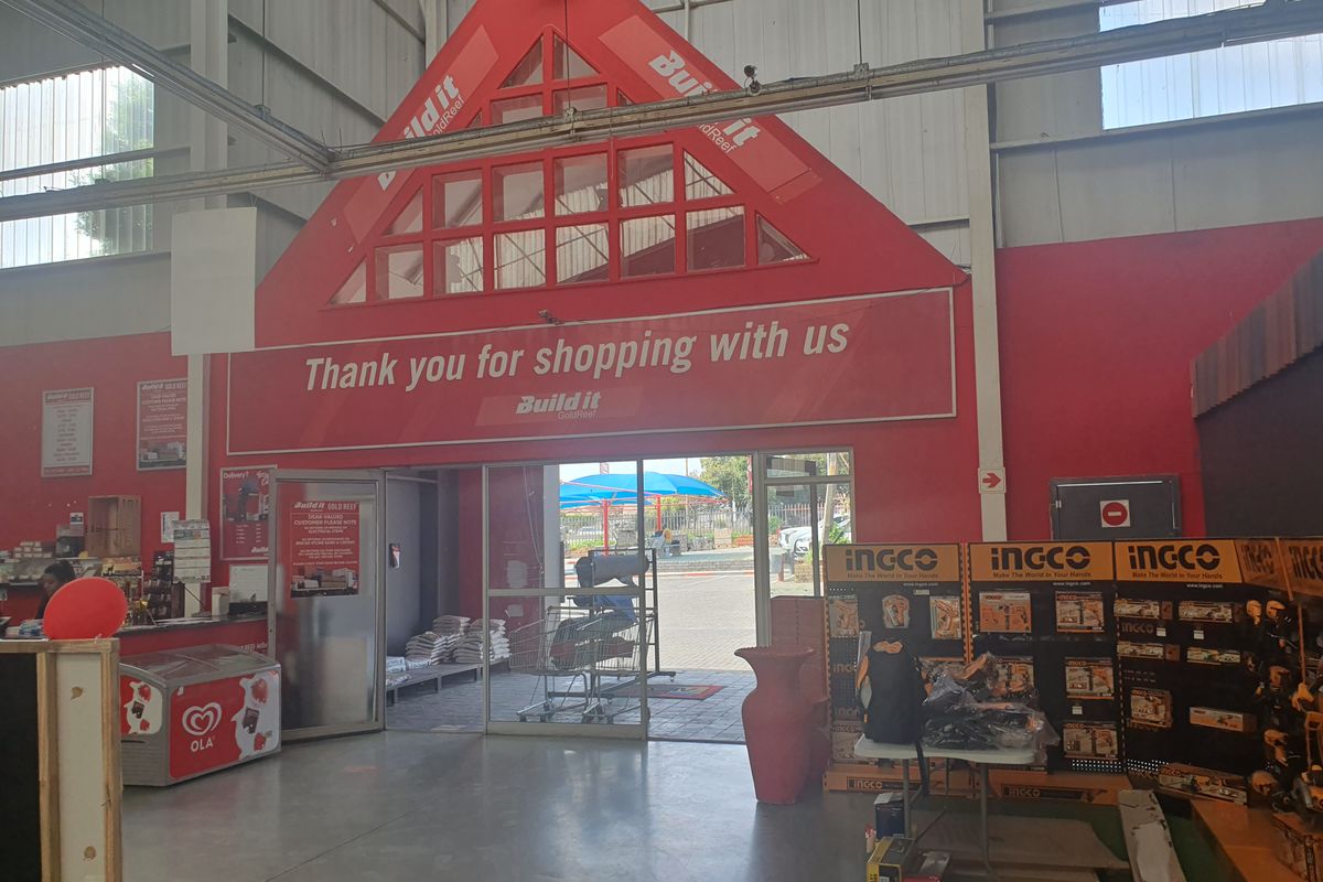 Warehouse/showroom on M1 motorway for sale in Ormonde, JHB - Photo 3