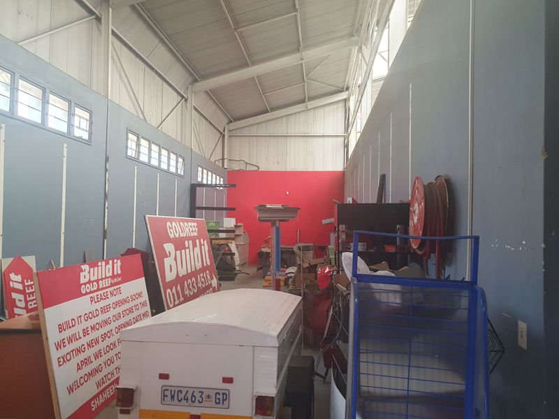 Warehouse/showroom on M1 motorway for sale in Ormonde, JHB - Photo 6