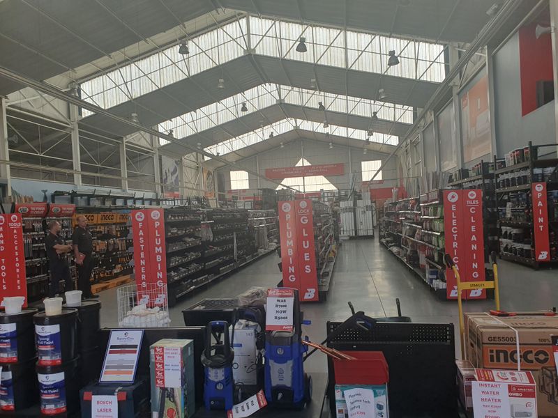 Warehouse/showroom on M1 motorway for sale in Ormonde, JHB - Photo 2