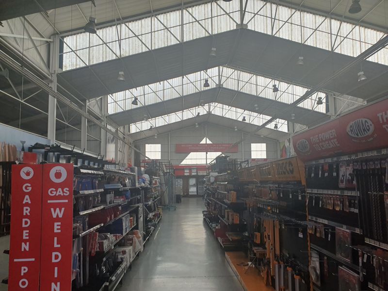 Warehouse/showroom on M1 motorway for sale in Ormonde, JHB - Photo 4