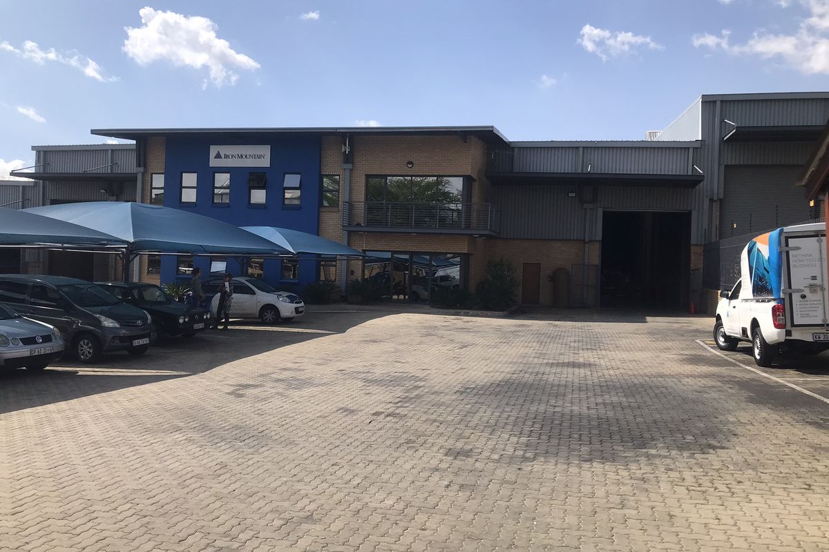 2358m2 Warehouse to Let in North Riding - Photo 3