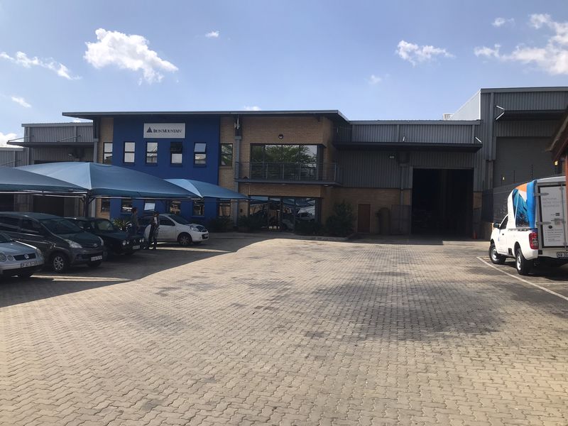 2358m2 Warehouse to Let in North Riding - Photo 3