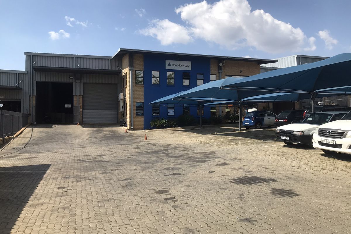 2358m2 Warehouse to Let in North Riding - Photo 4