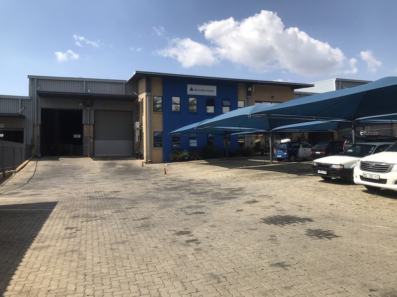 2358m2 Warehouse to Let in North Riding - Photo 4
