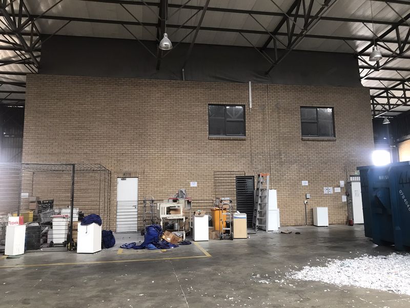 2358m2 Warehouse to Let in North Riding - Photo 9