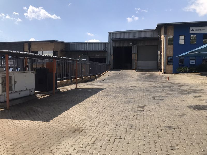 2358m2 Warehouse to Let in North Riding - Photo 5