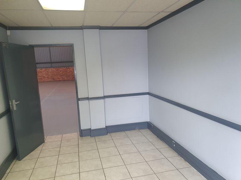Warehouse to rent in Midrand - Photo 10