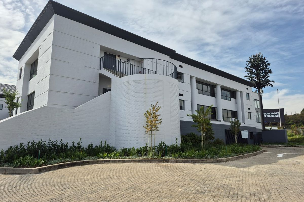 Renovated Offices with motorway frontage to rent in Waterfall - Photo 4