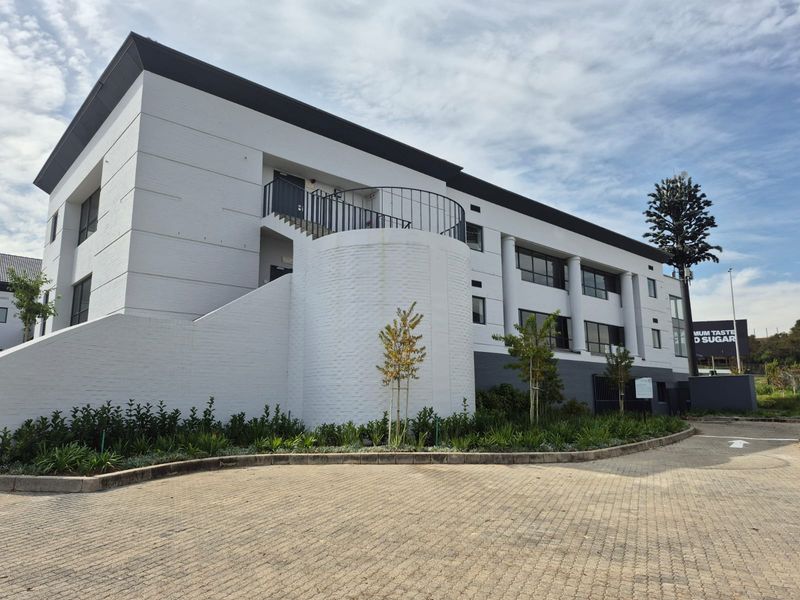 Renovated Offices with motorway frontage to rent in Waterfall - Photo 4