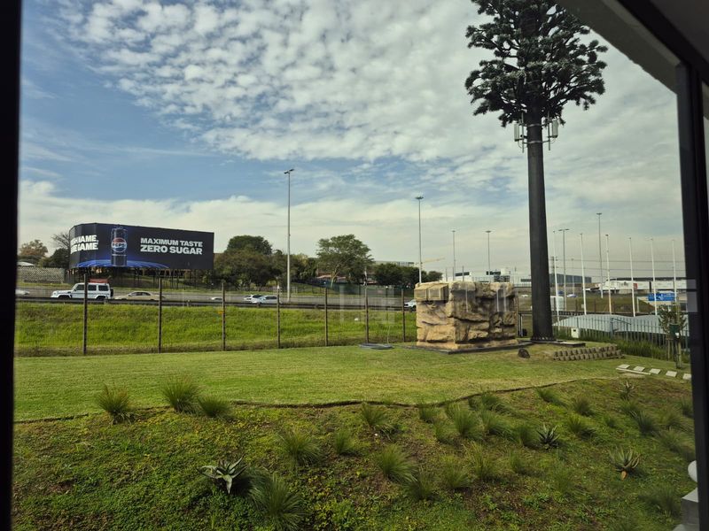 Renovated Offices with motorway frontage to rent in Waterfall - Photo 8