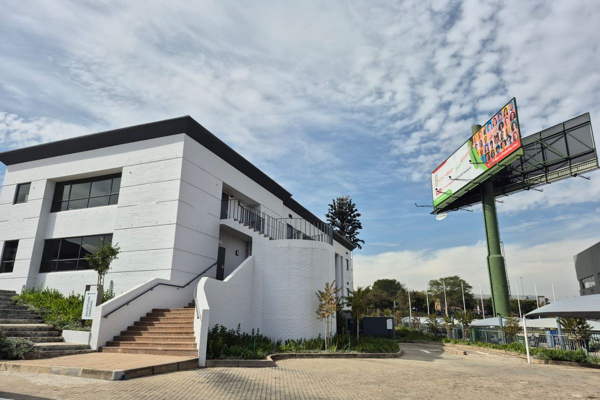 Renovated Offices with motorway frontage to rent in Waterfall - Photo 5