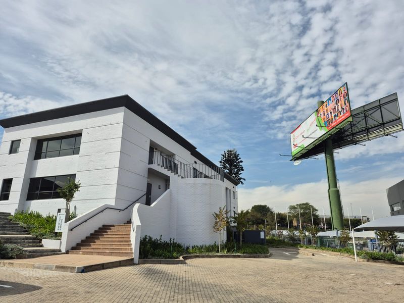 Renovated Offices with motorway frontage to rent in Waterfall - Photo 5