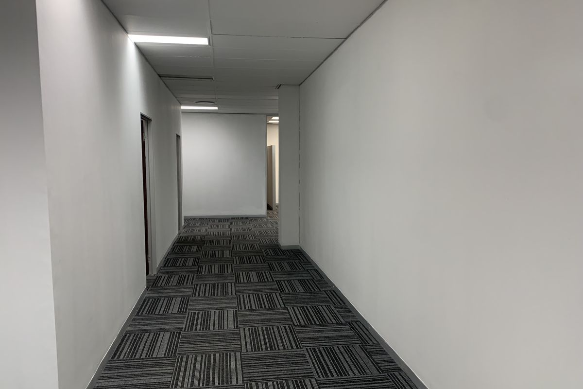 Secure Office Space in Bedford Park - REFURBED and READY! - Photo 5