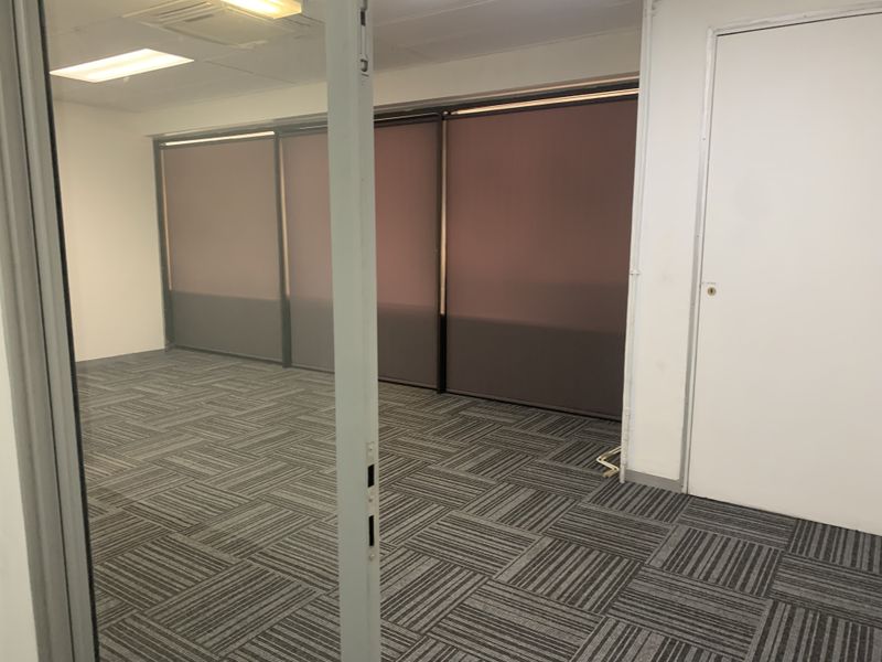 Secure Office Space in Bedford Park - REFURBED and READY! - Photo 8