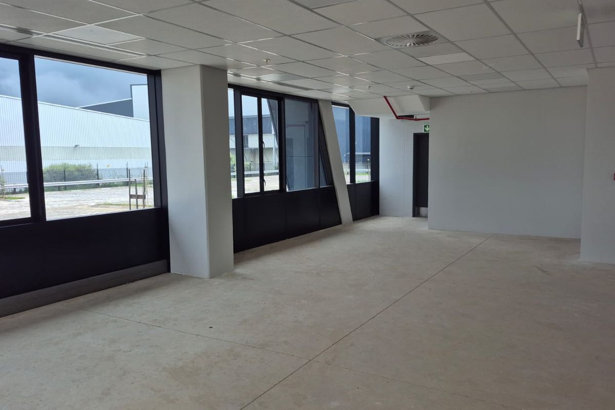 New distribution centre to rent in Longmeadow/Meadowview, JHB - Photo 4