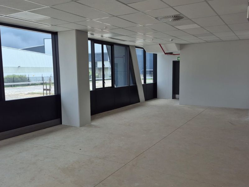 New distribution centre to rent in Longmeadow/Meadowview, JHB - Photo 4